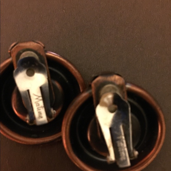 A pair of Matisse earrings clip on - Picture 3 of 4